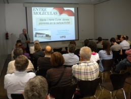 El profesor Javier Castelo inaugura las conferencias en el marco de la exposición