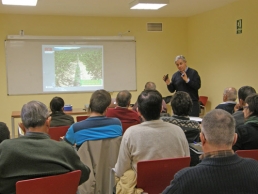 ANAV y el IRTA impulsan un curso de fruticultura para mejorar la formación de los productores de fruta