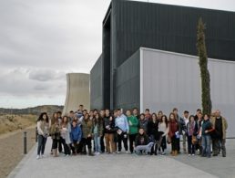 Alumnos del Centro de Estudios Joan Maragall de Badalona visitan el Centro de Información