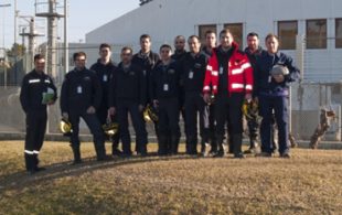 Una representació del Parc de Bombers Voluntaris de Tivissa visita CN Vandellòs II