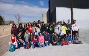 El Colegio Mare Déu del Diví Pastor y el IES Vinyet visitan el Centro de Información