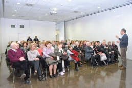 L’aula d’extensió per a la gent gran de la UdL visita el Centre d’Informació
