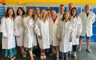 ANAV dona 200 batas de laboratorio a centros educativos del entorno de CN Ascó